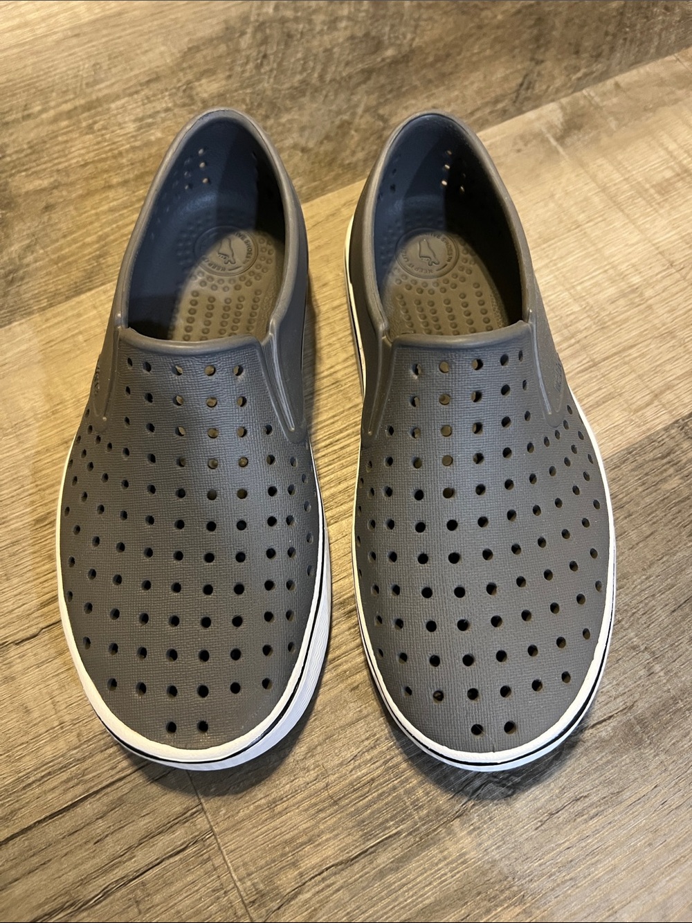 Native Shoes Miles size 4M/6W